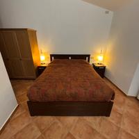 Letto e due comodini