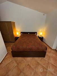 Letto e due comodini