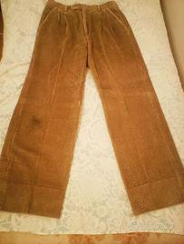 Pantaloni marroni in velluto a coste