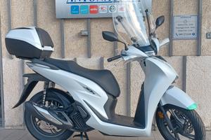 Honda SH 150 Matte Pearl Cool White in pronta cons