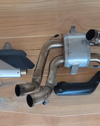 Ducati V4 scarico racing akrapovic 
