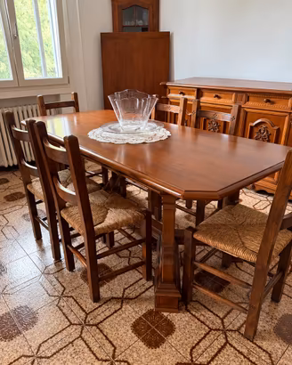 Tavolo da pranzo in legno con 6 sedie impagliate
