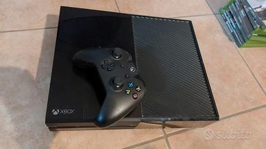 Xbox one usata con scatola cavi joypad e 8 giochi