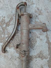 Antica pompa a bilancere