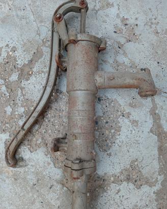 Antica pompa a bilancere