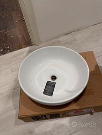 Lavabo da appoggio di design nuovo