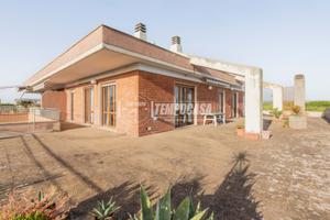 Attico con terrazzo panoramico a pochi passi dal m