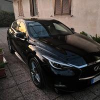 Infiniti Q30s
