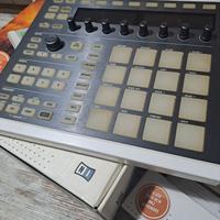 NATIVE INSTRUMENTS Maschine MK2 White + Custom Kit