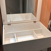 mobiletto con specchiera chiudibile e panchetto