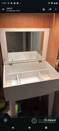 mobiletto con specchiera chiudibile e panchetto