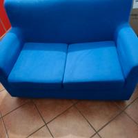 Divano a due posti blu