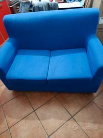 Divano a due posti blu