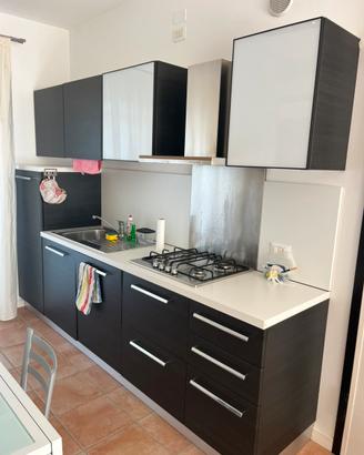 Cucina come nuova con elettrodomestici