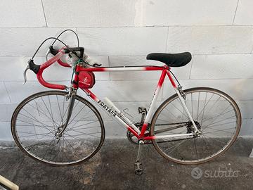 Bici da corsa fontana