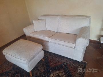 Divano 2 posti con puff
