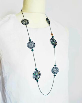 Collana lunga So Young Sodini nera con cristalli 
