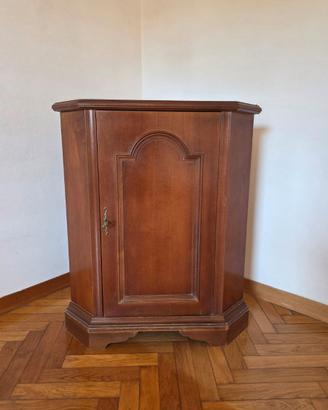 Angoliera in legno
