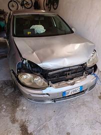 Volkswagen Golf 5 2007 incidentata marciante