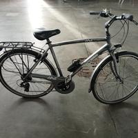 nuova bicicletta sportiva 