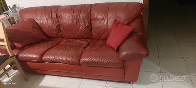 divano usato 3 posti rosso