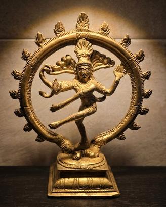 scultura Shiva Nataraja: La Danza Cosmica in otton