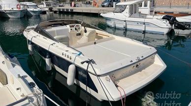 Motoscafo ilver nyuma