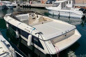 Motoscafo ilver nyuma