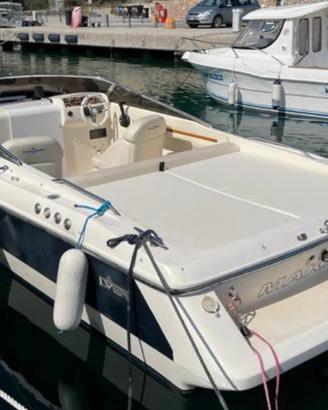 Motoscafo ilver nyuma