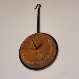 Orologio vintage da muro a forma di padella