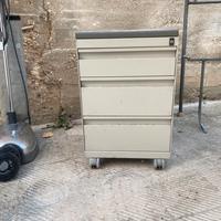 Cassettiera in metallo