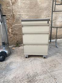 Cassettiera in metallo