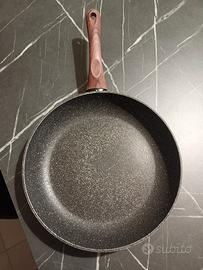Padella 28cm manico legno