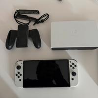 Nintendo Switch OLED + Custodia e 3 Giochi