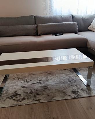 Tavolino con piedi in acciaio