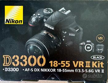 Fotocamera Nikon D3300 con obiettivo 18-200mm