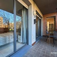 Bilocale con ampia loggia e giardino privato