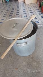 Pentolone con coperchio per conserva
