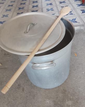 Pentolone con coperchio per conserva