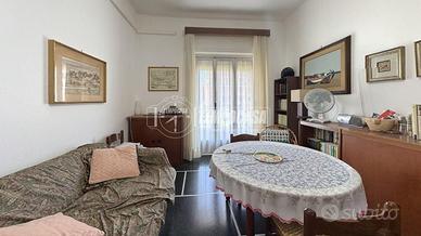 2 LOCALI CON BALCONE