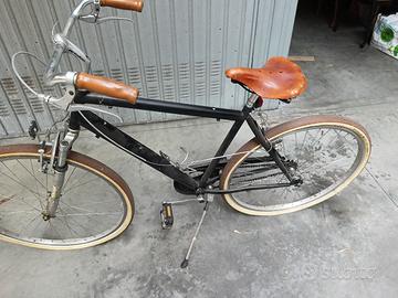 bici in alluminio con sella Brooks