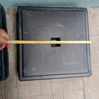 N° 2 Basi in cemento con rivestimento in plastica.