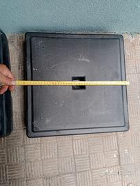 N° 2 Basi in cemento con rivestimento in plastica.