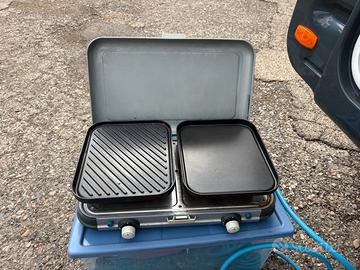 Cucina da campeggio a gas con piastre
