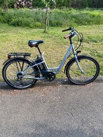 Bicicletta pedalata assistita