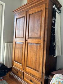 Armadio in legno stile arte povera
