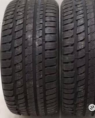 Coppia pneumatici nuovi invernali 255 40 18 KUMO