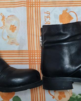 ✨ Stivaletti BATA in pelle nera n.36 ✨
