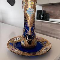 Vaso e piatto d'epoca blu in cristallo di Boemia