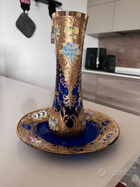 Vaso e piatto d'epoca blu in cristallo di Boemia